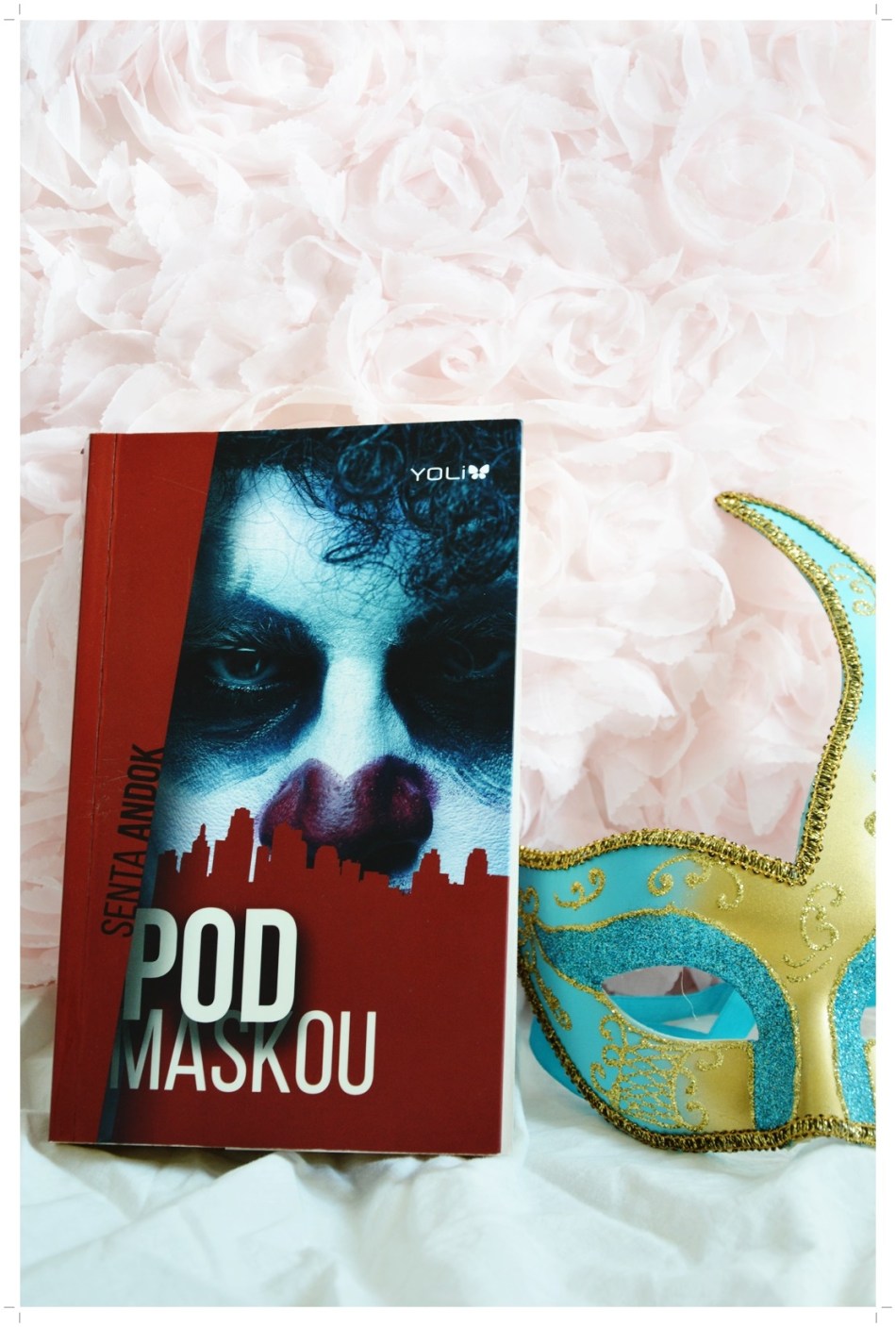 pod maskou